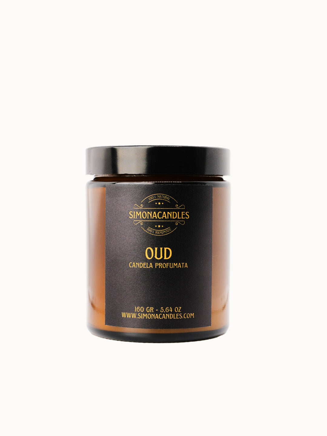 Candela profumata OUD di Simona Candles in contenitore di vetro, atmosfera calda con tonalità beige e marrone.